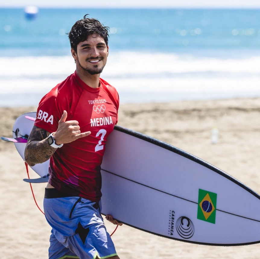 Gabriel medina lors des JO de surf