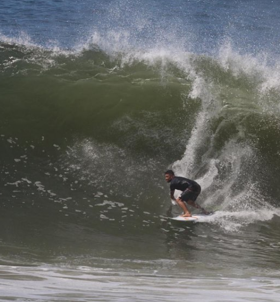 Adriano de Souza avec surf