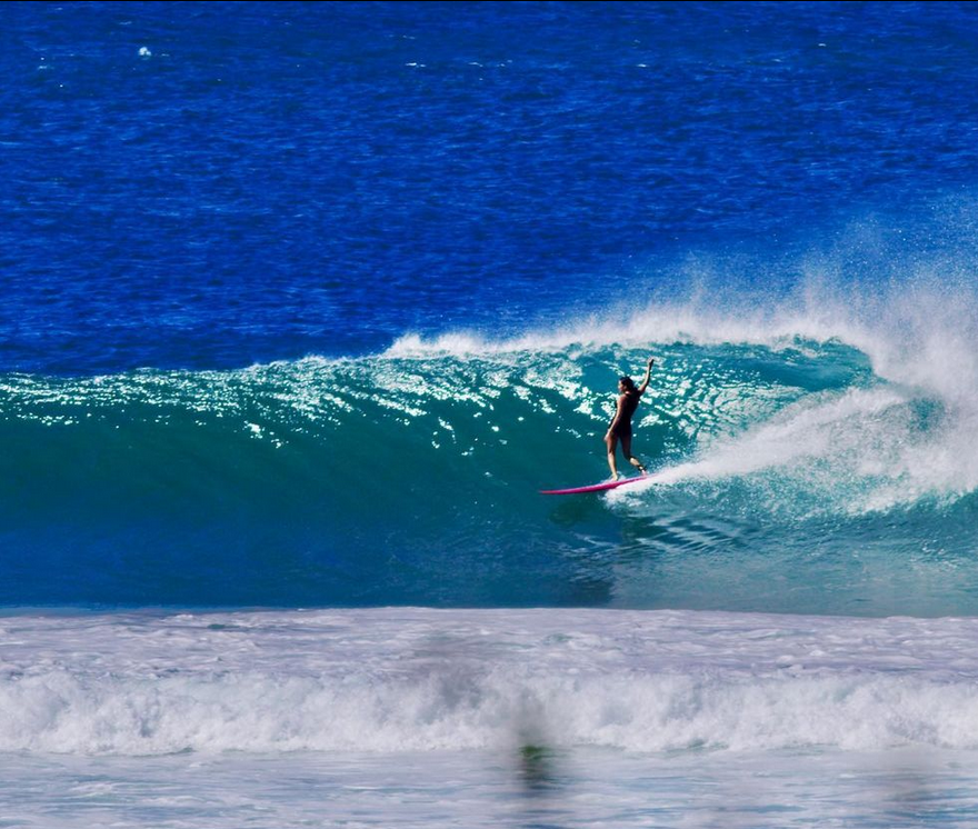 Malia Manuel surf